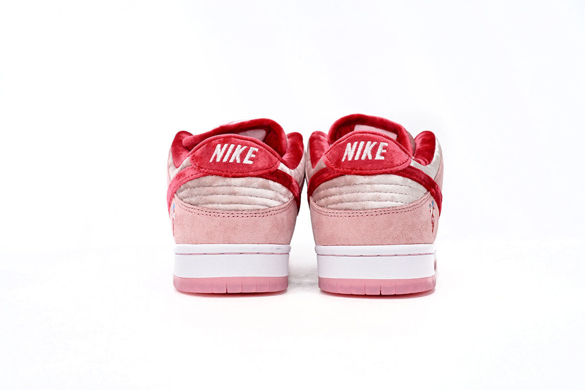 Nike SB Dunk Low Strangelove