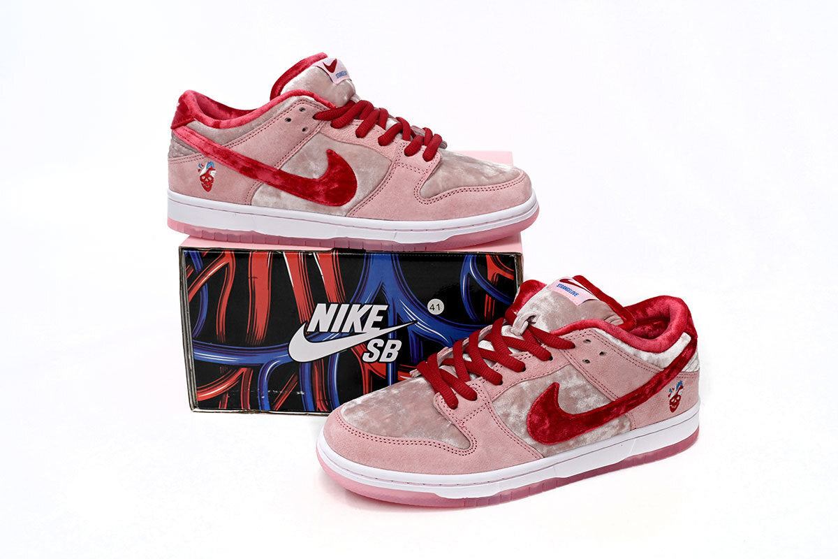 Nike SB Dunk Low Strangelove