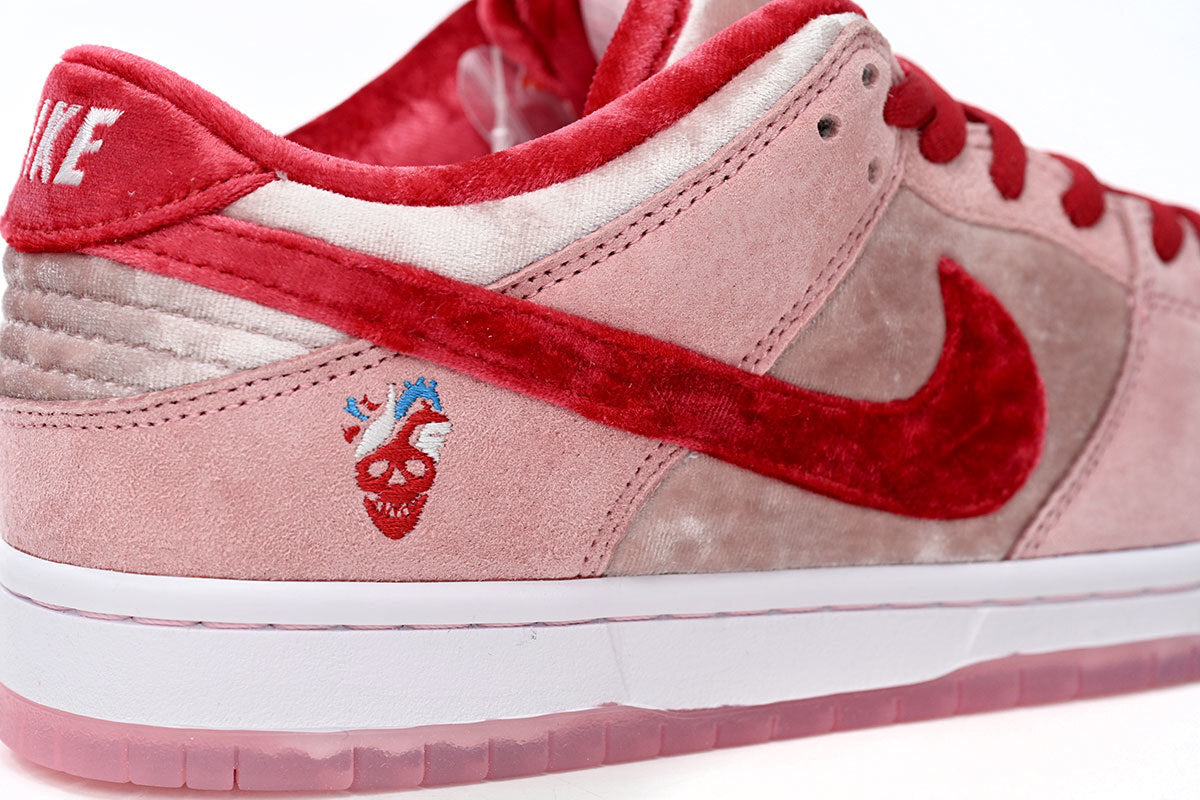 Nike SB Dunk Low Strangelove